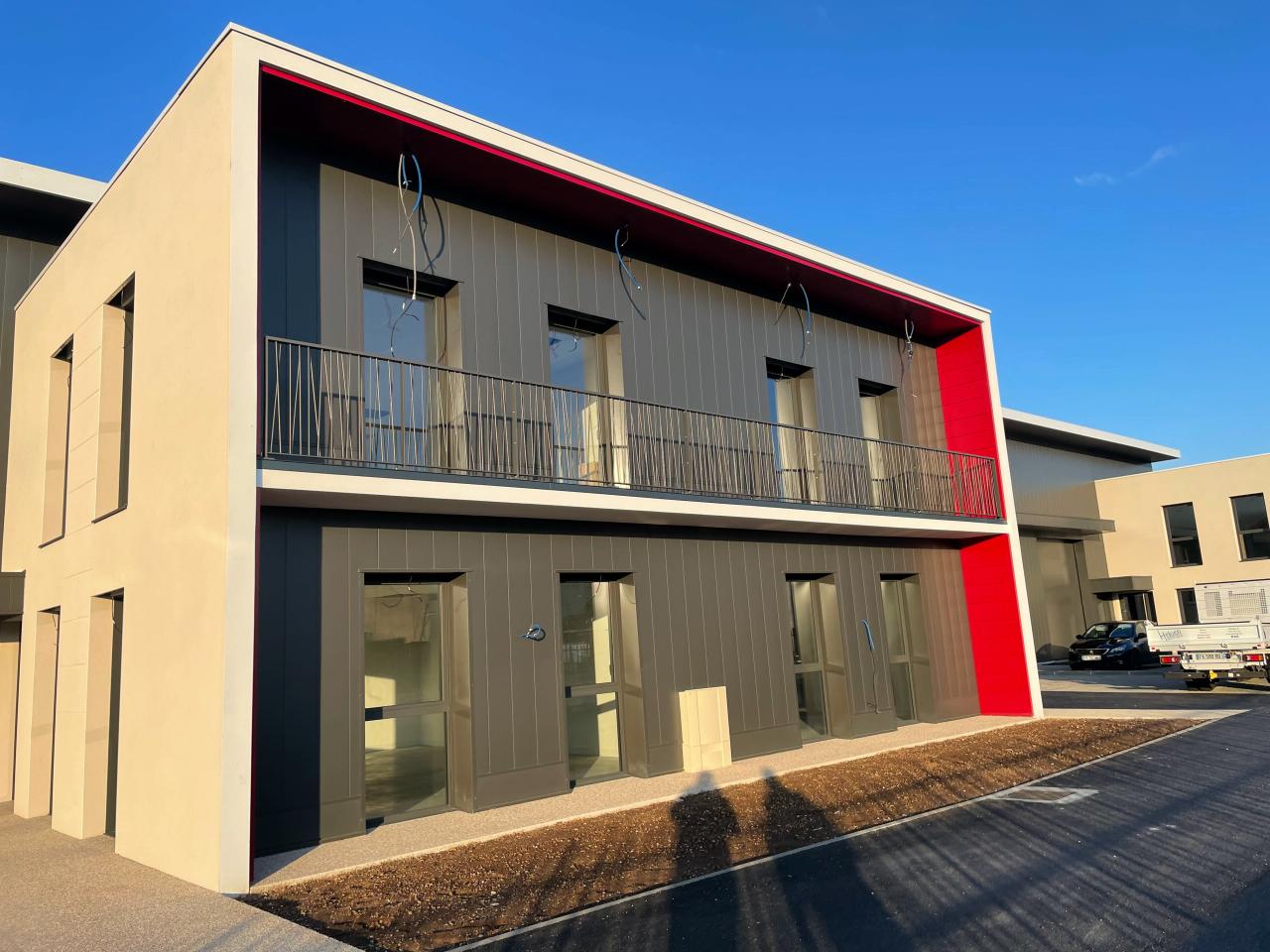 Local d'activité Décines-Charpieu 364m² Location local d'activité Décines-Charpieu Rhône OLACT2528981 0